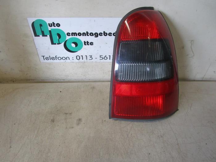 Achterlicht rechts van een Opel Vectra (Vectra B 95-), Gebruikt, -, -, Opel
