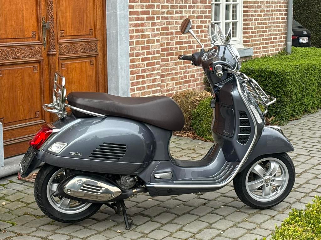 Vespa GTS super 300 Touring, Fietsen en Brommers, Ophalen, Zo goed als nieuw, Benzine, Vespa