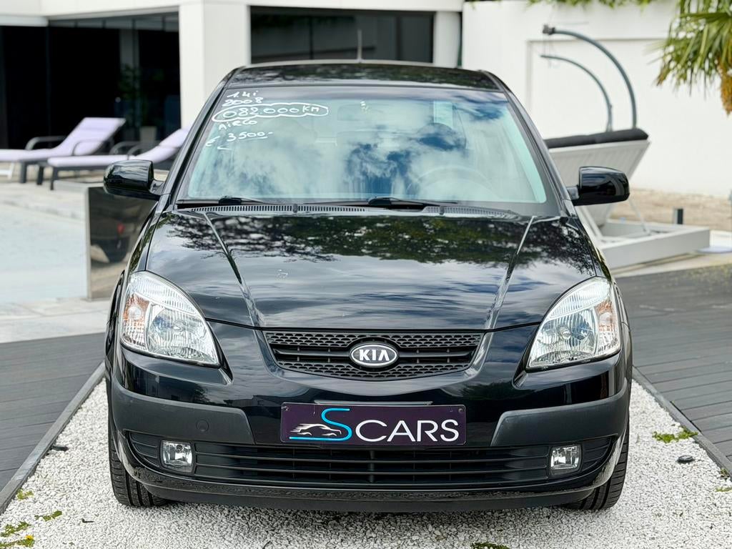 Kia rio 1.4i ** 082.000 km ** Airco **, Auto's, Voorwielaandrijving, Electronic Stability Program (ESP), Zwart, Bedrijf