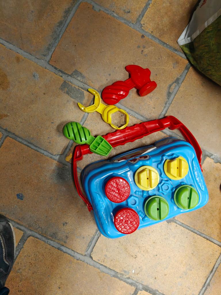 Boîte à outils jeu, Enfants & Bébés, Jouets | Jouets de bébé, Enlèvement