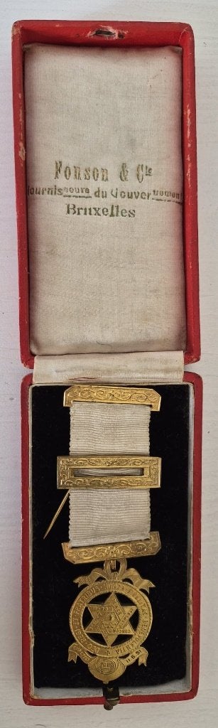 Ancienne médaille maçonnique en écrin–Signée Barton–, Ophalen