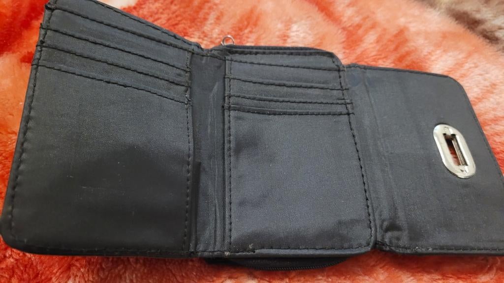 Portefeuille à donner., Bijoux, Sacs & Beauté, Enlèvement
