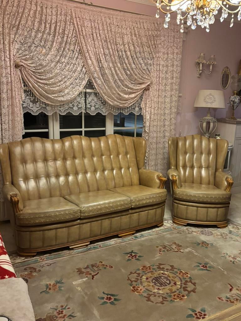 mooi zetels klasiek chesterfield stijl leder 3+1 Zit+poef, Ophalen, Zo goed als nieuw, Leer, Klasieik