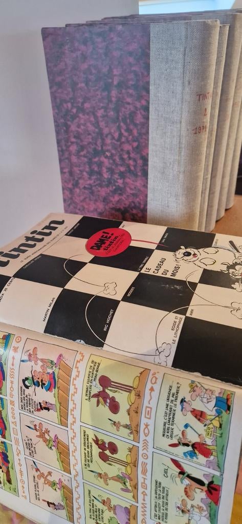 Tintin hebdomadaire 8 albums reliés + 1 caisse d'hebdos, Enlèvement