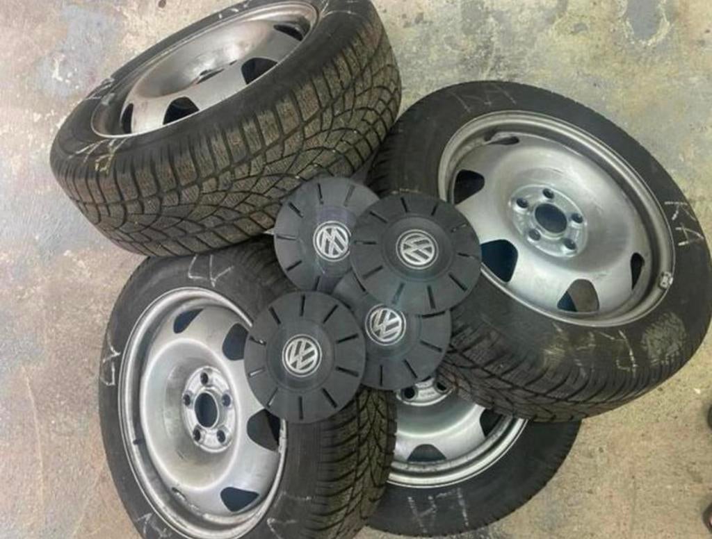 Pneus et jantes 4 saisons VW 215 60 17” C pour VW T6 T5 T6.1, Autos : Pièces & Accessoires, Pneus & Jantes, Jante(s), 4 Saisons