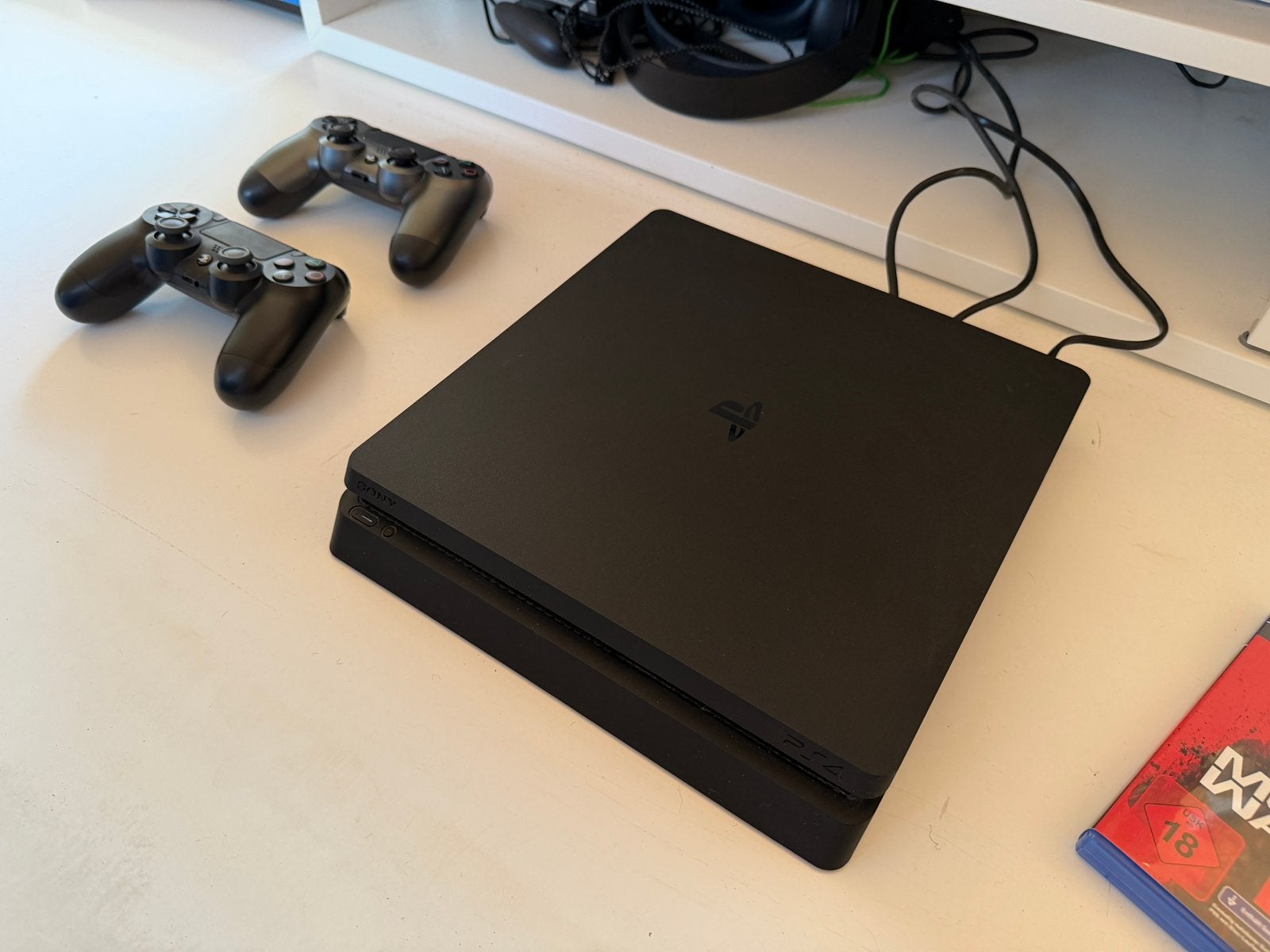 A vendre Ps4 slim 1To + 2 manettes, Consoles de jeu & Jeux vidéo, Enlèvement ou Envoi, Comme neuf, Slim