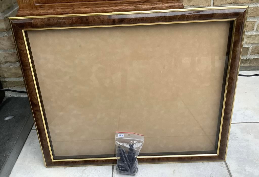 Kader voor verzameling Champagne capsules, Ophalen