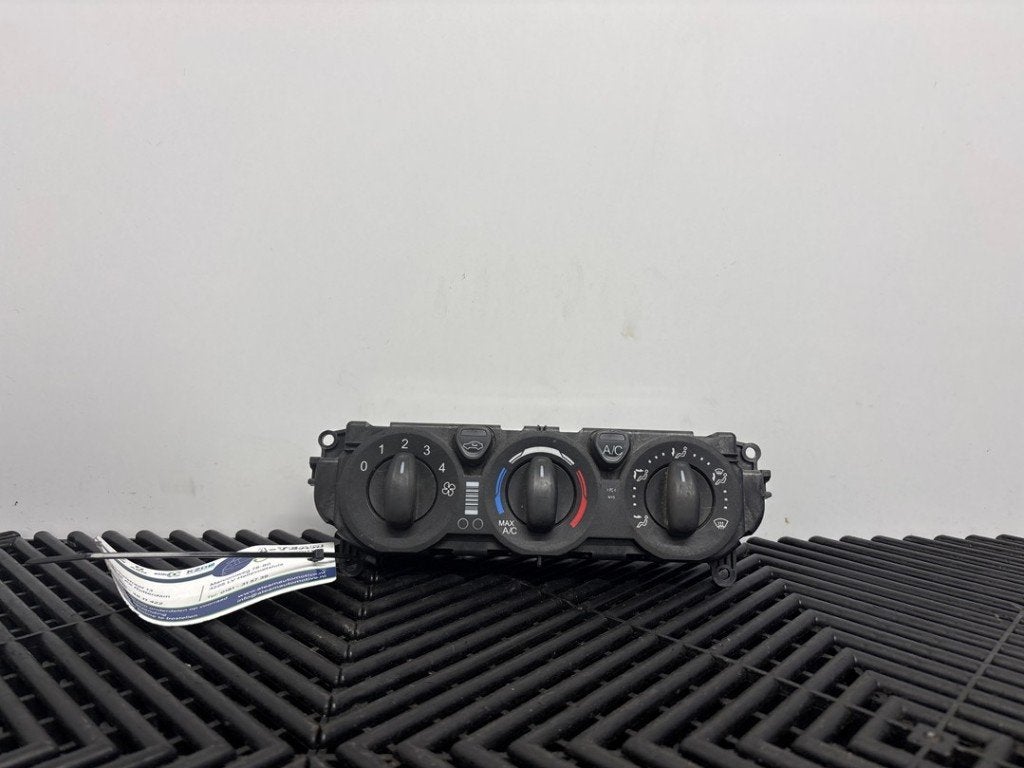 BEDIENINGSPANEEL VERWARMING Transit Custom (|GK2T18549|), Gebruikt, Henry-Ford-Straße  1
50735  Köln, DE, Ford-Werke GmbH, Kunden@ford.com