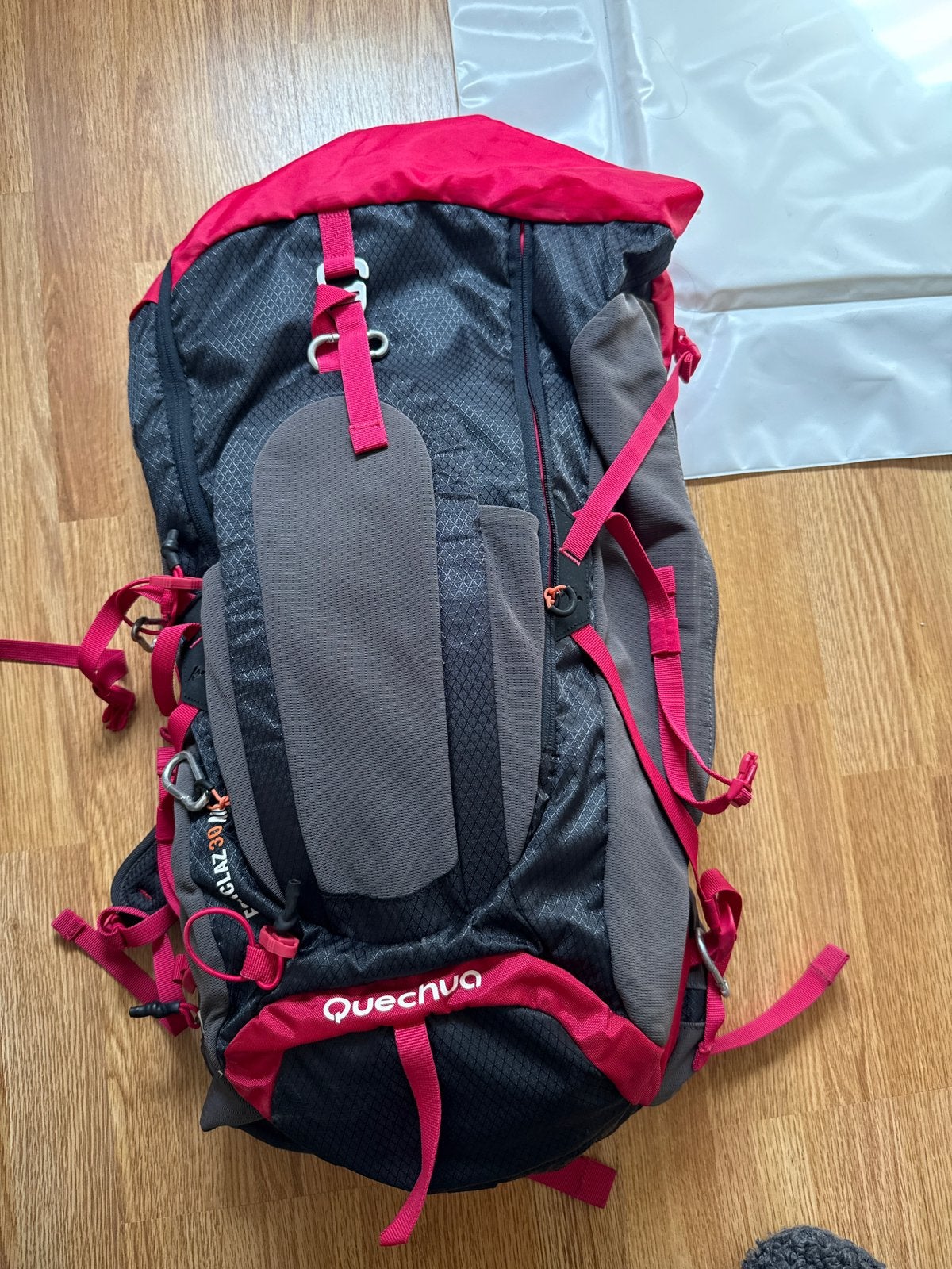 Quechoa rugzak van 30 liter, Ophalen, Zo goed als nieuw