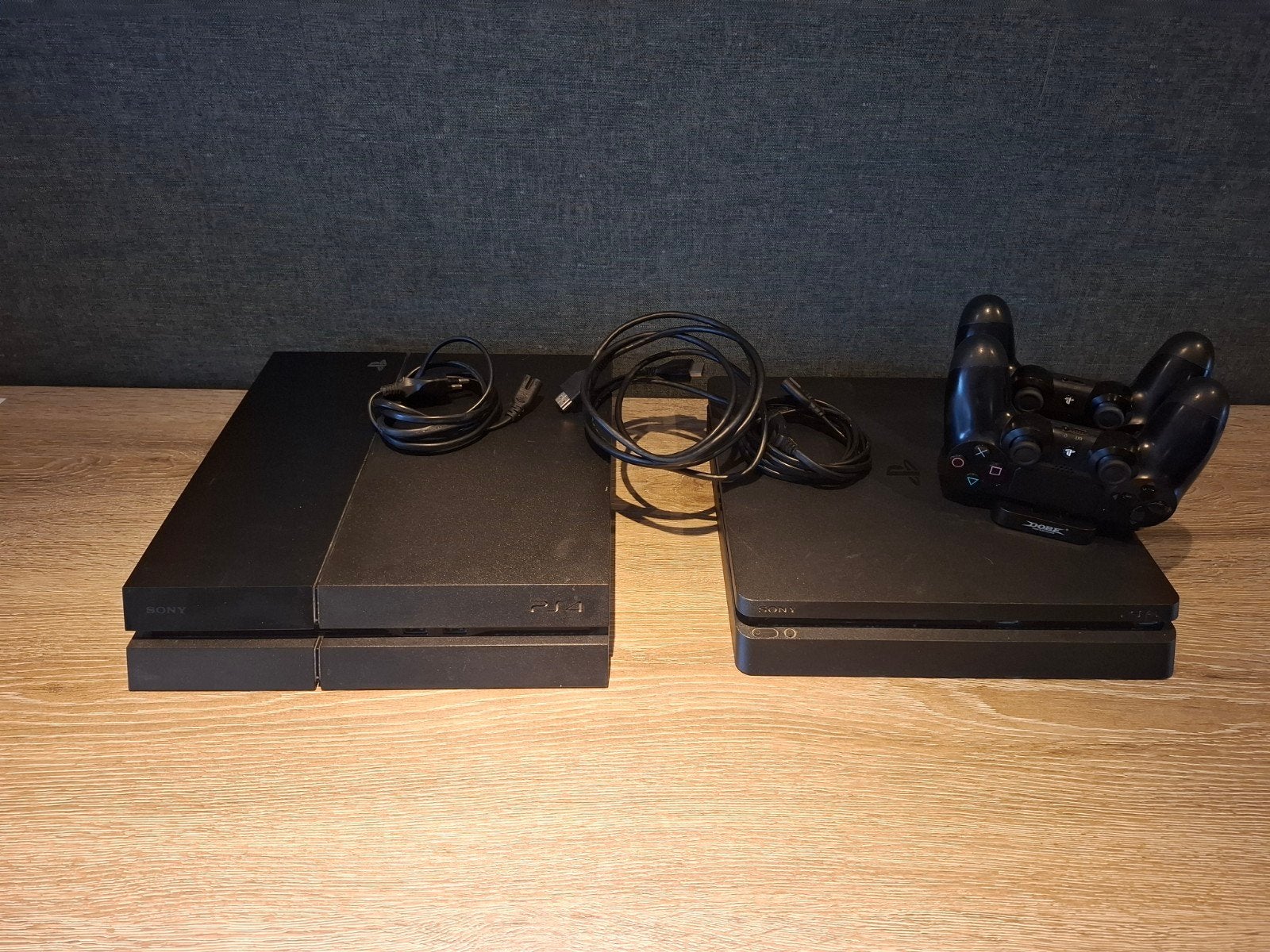 Playstation 4 en Playstation 4 Slim, Ophalen, 500 GB, Met 2 controllers, Slim