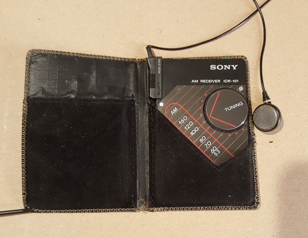 Rare Radio Credit Card Sony ICR-101 + housse & écouteur 1984, Enlèvement ou Envoi, Utilisé, Transistor