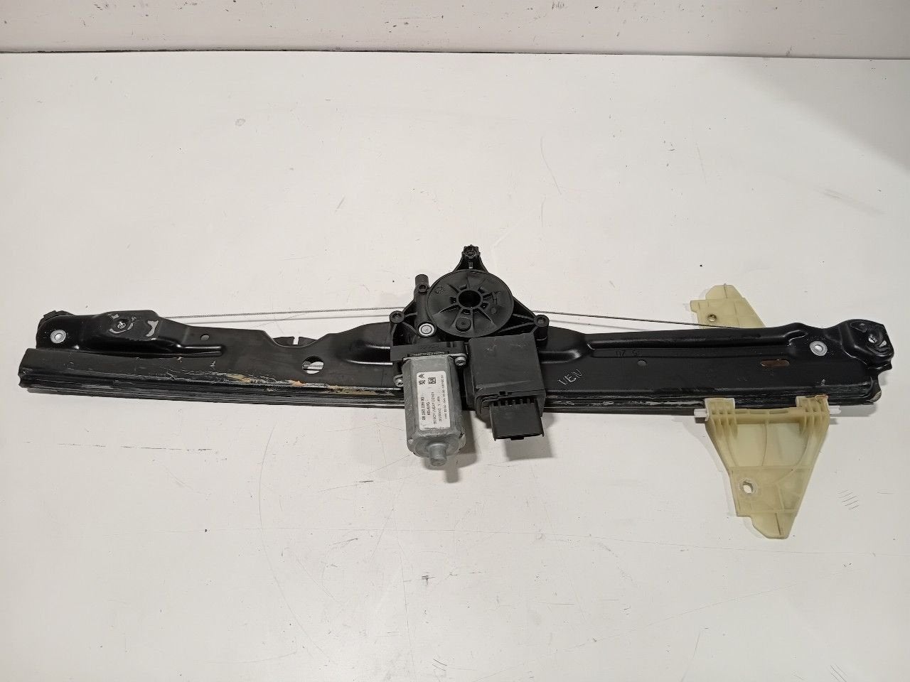 Raammechaniek elektrisch links voor Opel Vivaro, Onderdelen@venauto.nl, Van der Ven Autorecycling B.V., Ettenseweg 76, 4706 PB Roosendaal, The Netherlands