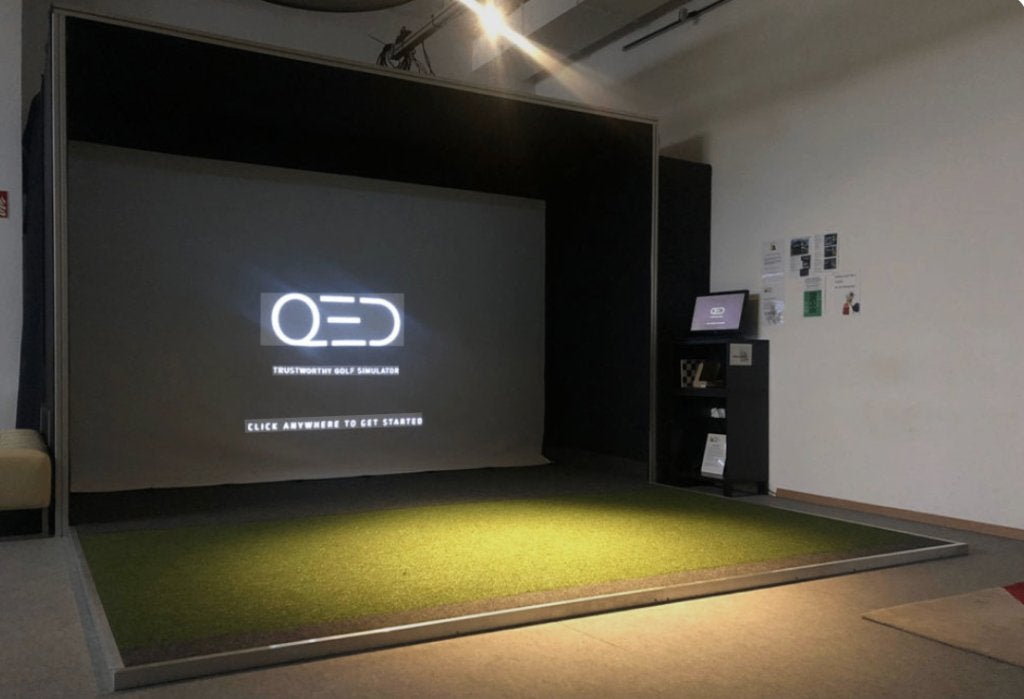 Golfsimulator QED compleet met Pc screen beamer etc..., Sport en Fitness, Golf, Ophalen, Zo goed als nieuw, Overige typen, Overige merken