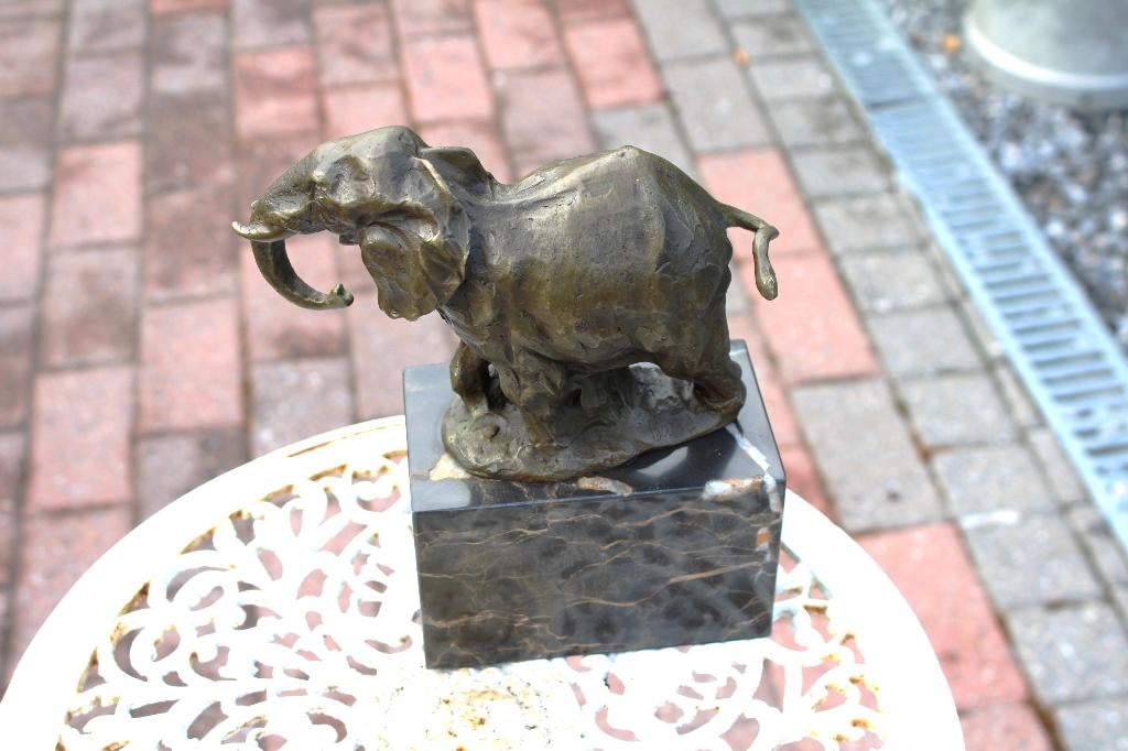 statue d un éléphant en bronze signé , BARYE ., Enlèvement ou Envoi, Bronze