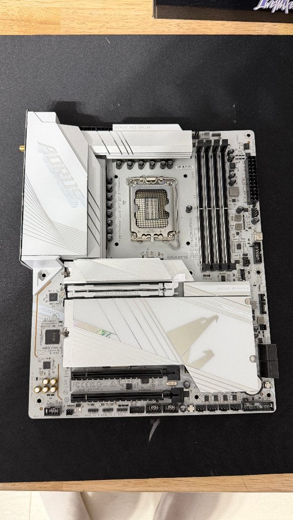 PC moederbord Gigabyte Z790 AORUS PRO X (LGA1700), Computers en Software, Moederborden, Ophalen, LGA 1700, Gebruikt, ATX