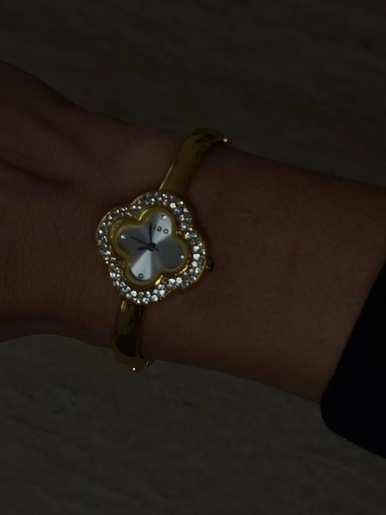 Montre trèfle clover or jonc strass neuve, Neuf, Enlèvement ou Envoi, Or, Avec strass