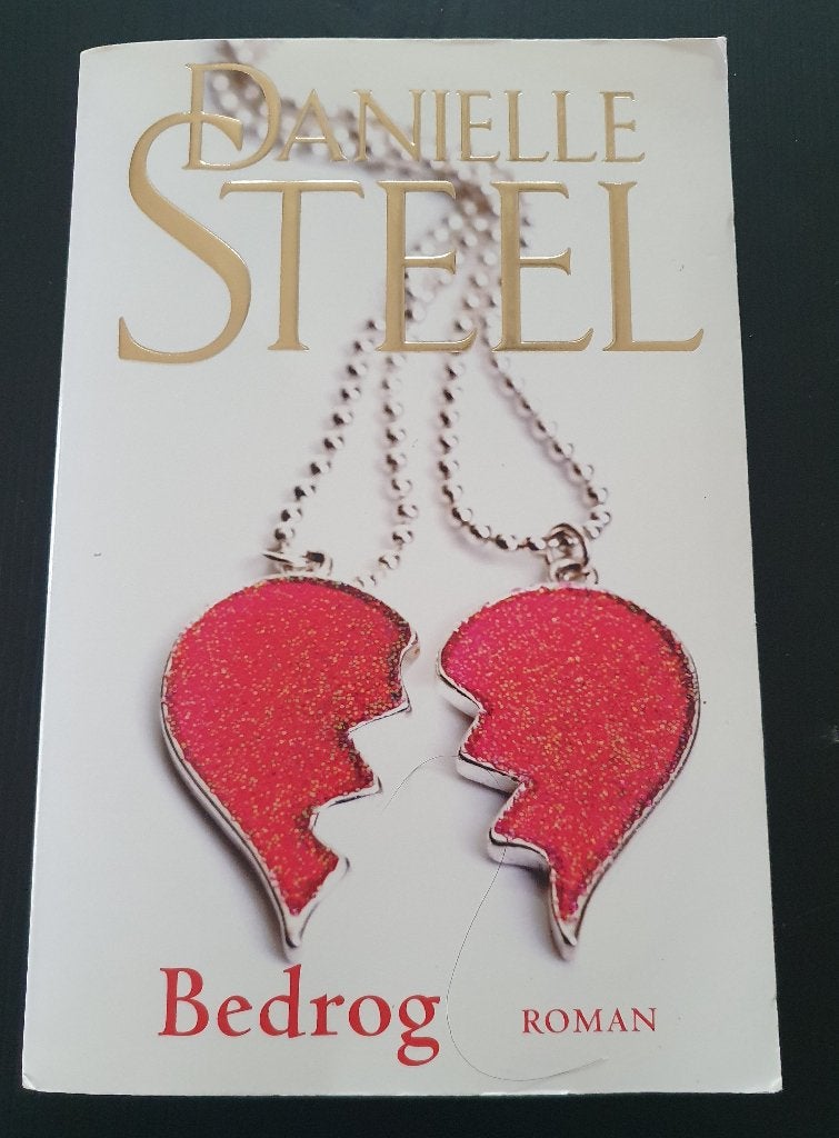 Bedrog: Roman van Danielle Steel, Boeken, Ophalen of Verzenden, Gelezen, Danielle Steel