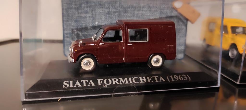 Siata Fiat Formicheta 1963 bordeaux 1:43 in vitrinedoosje, Ophalen of Verzenden