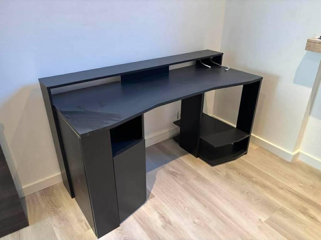 Gaming bureau, Huis en Inrichting, Bureaus, Ophalen, 62 cm, Spaanplaat of MDF, Zo goed als nieuw