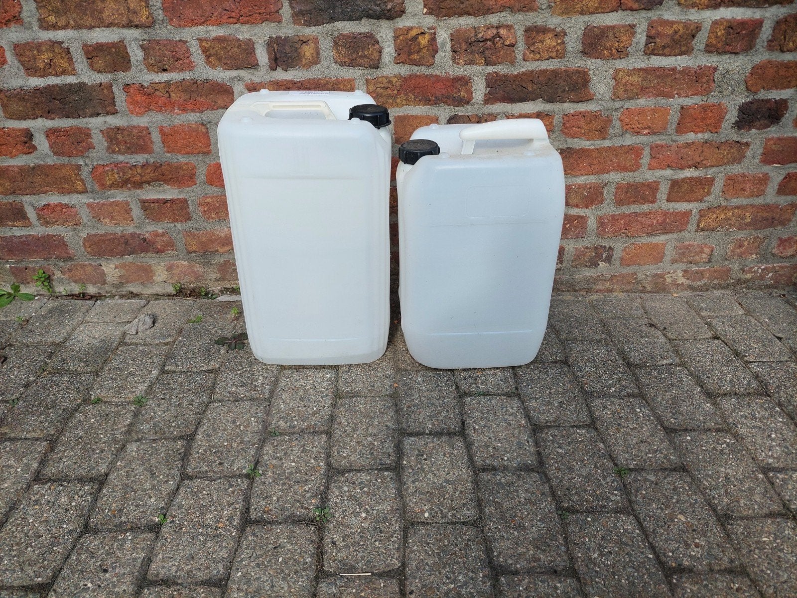bidons plastiques25l nouveaux, Enlèvement