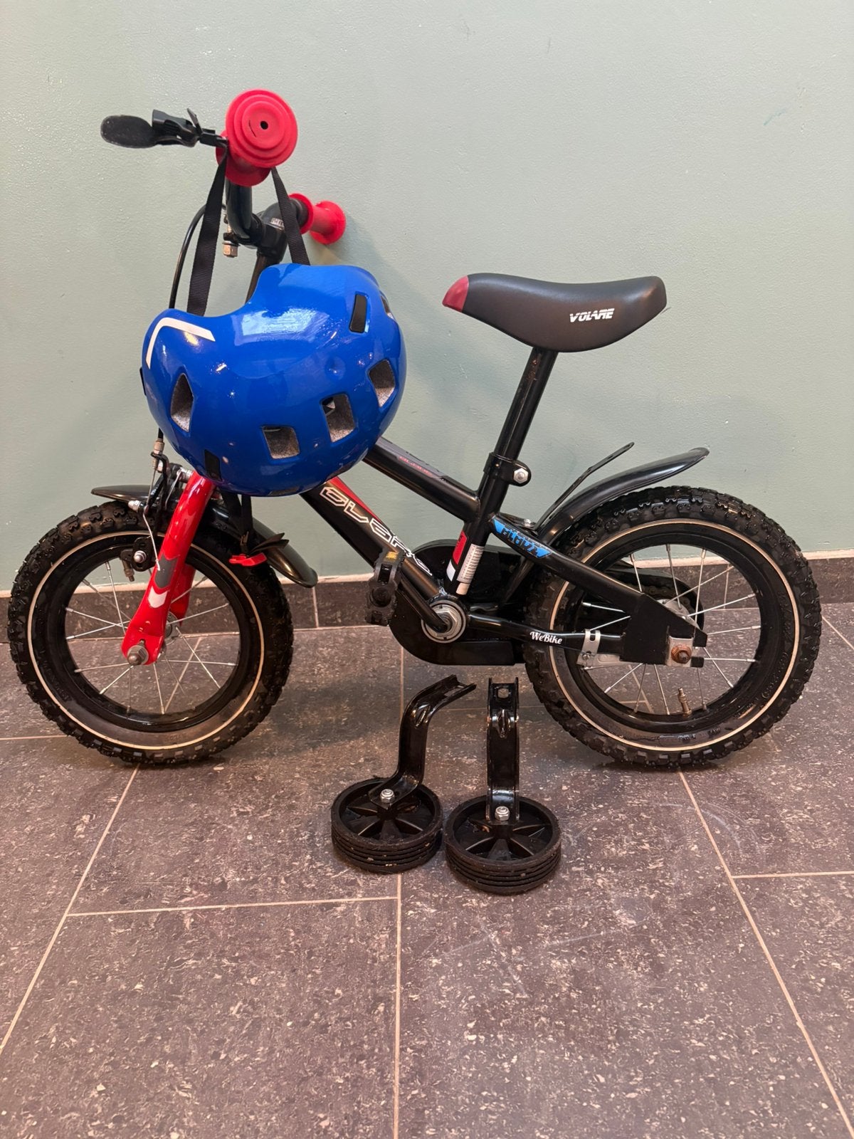 Kinderfiets maat 12 + helm + zijwieltjes., Fietsen en Brommers, Ophalen, Terugtraprem, Zijwieltjes, Gebruikt