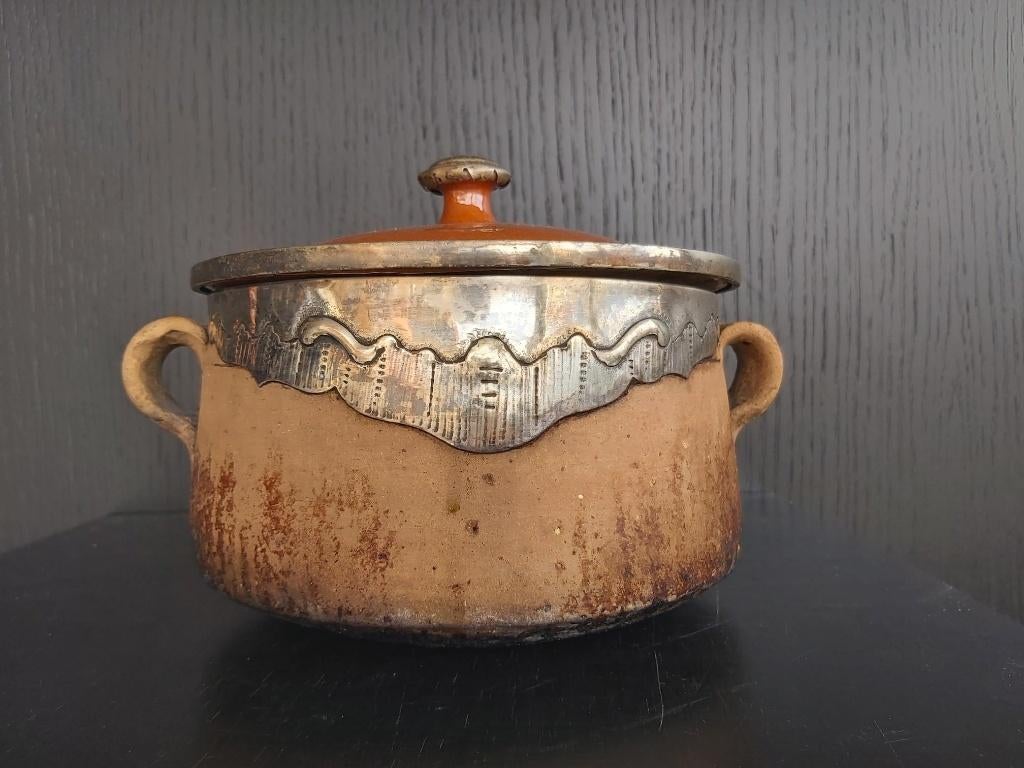 Mooie vintage franse Vallauris kook pot met rand decoratie, Antiek en Kunst, Ophalen of Verzenden