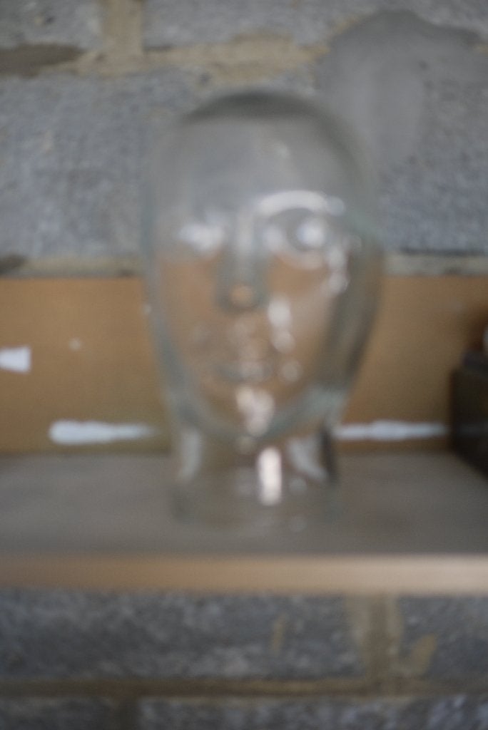 glazen hoofd en plastiek hoofd, Ophalen