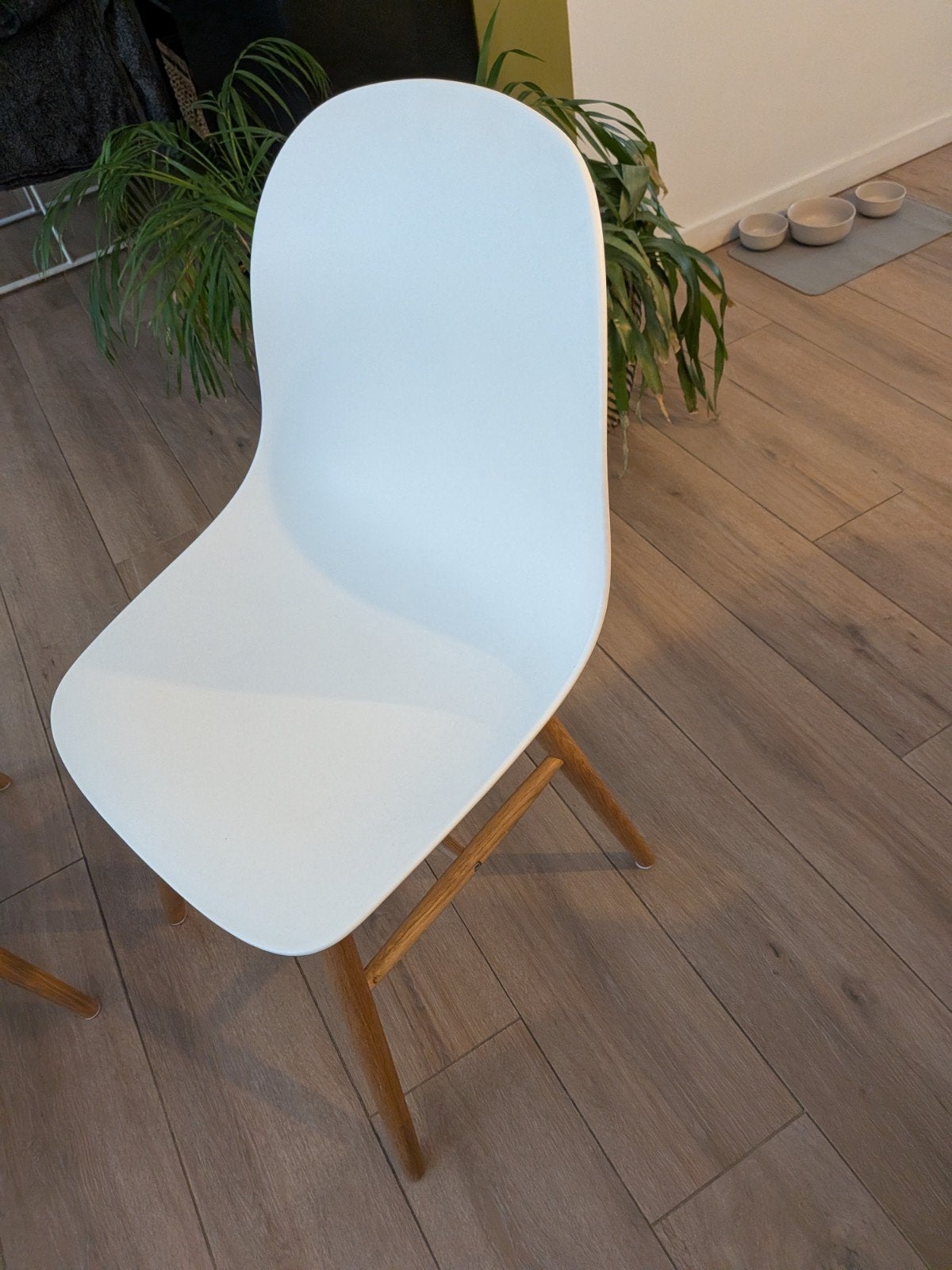 Eetkamer stoelen wit, Scandinavisch, Comme neuf, Synthétique, Enlèvement