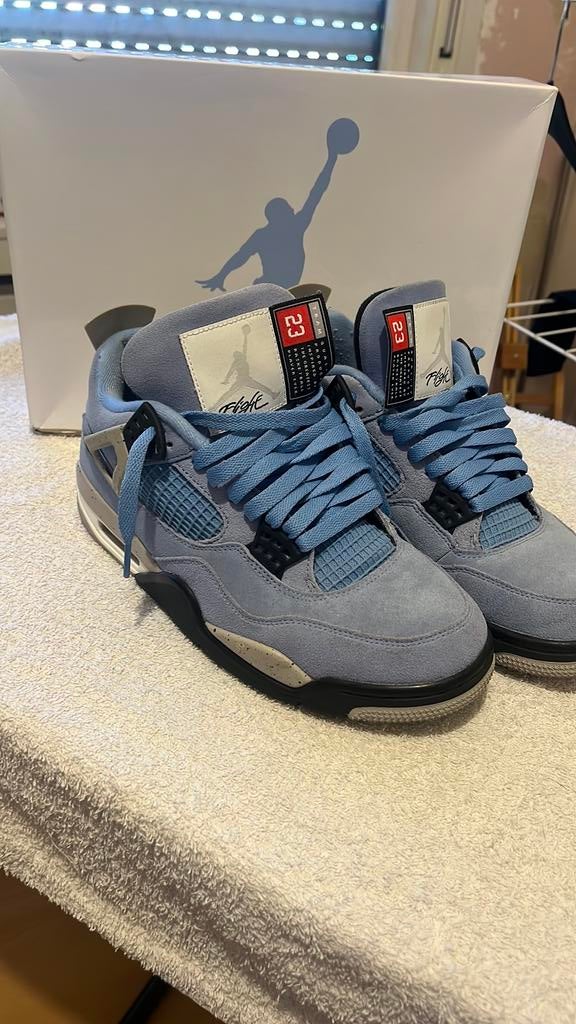 AIR JORDAN 4 RETRO, Ophalen, Blauw, Sportschoenen, Zo goed als nieuw