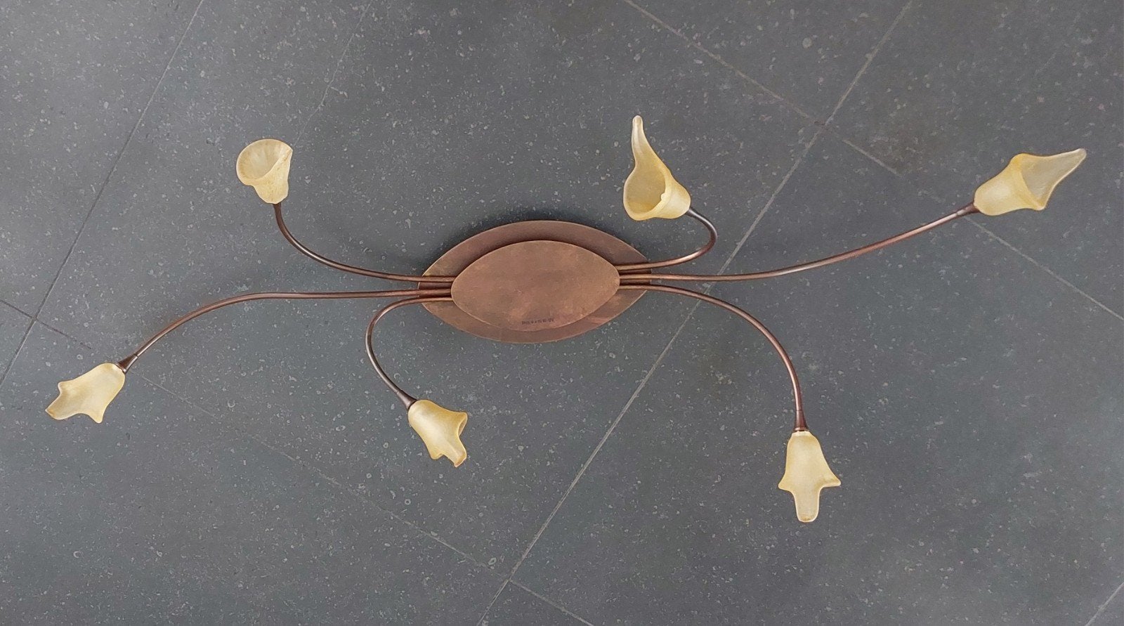 Klassieke plafonniere met kelkjes, Ophalen