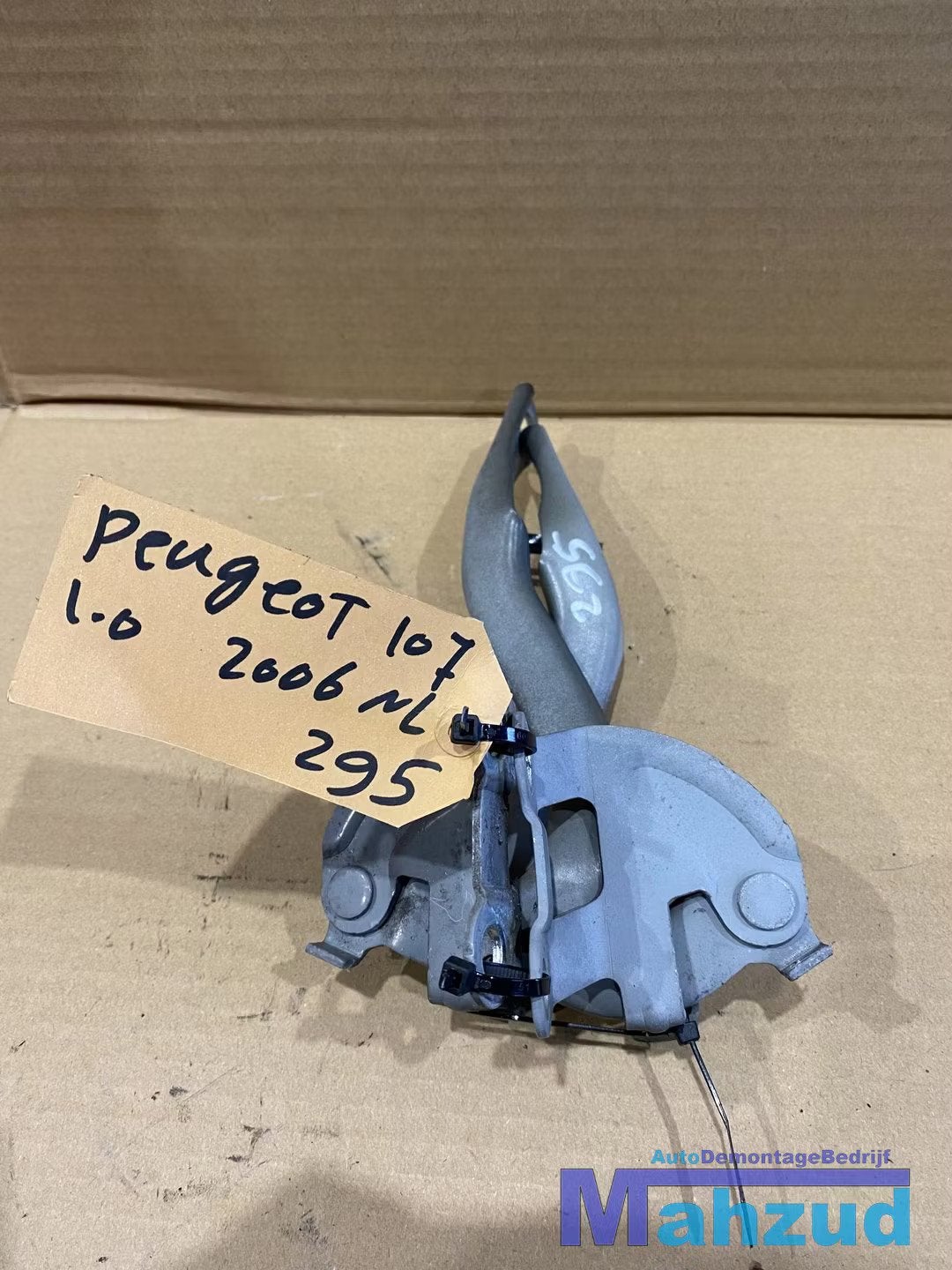 PEUGEOT 107 Motorkap scharnier set 05-14, Auto-onderdelen, Taurusavenue 1
2132 LS  Hoofddorp, NL, Gebruikt, Contact.group@renault.com