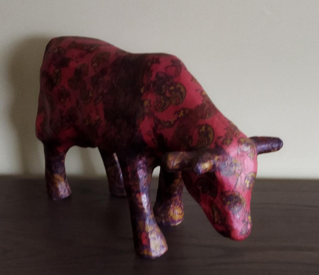 Statue de taureau en papier mâché d'Espagne : en bon état, Antiquités & Art, Curiosités & Brocante, Enlèvement ou Envoi