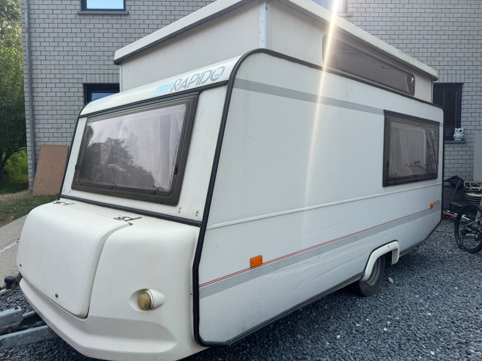 Caravane rapido avec auvent, Auvent, Lit fixe, Rapido, Particulier