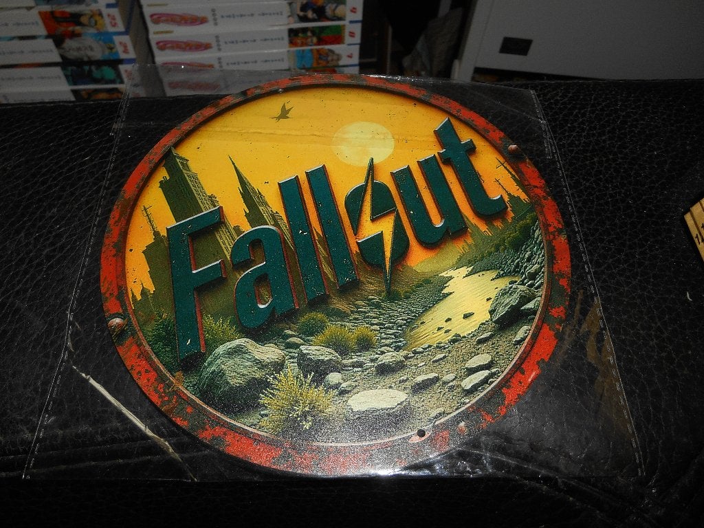 FALLOUT plaque en métal 20cm, Maison & Meubles, Enlèvement ou Envoi, Métal