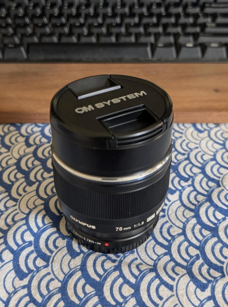 Olympus M.Zuiko 75mm f/1.8 Digital ED, Ophalen of Verzenden, Gebruikt, Telelens, Zoom