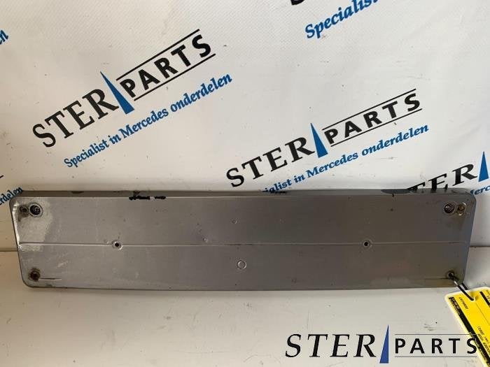 Support plaque d'immatriculation avant d'un Mercedes E-Klass, Autos : Pièces & Accessoires, 3 mois de garantie, Utilisé, -, -