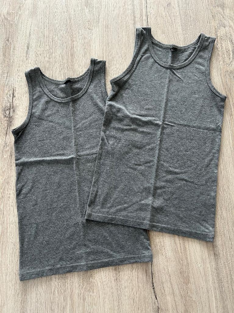 2 hemdjes maat 134 - 140, Kinderen en Baby's, Kinderkleding | Maat 134, Ophalen of Verzenden, Zo goed als nieuw, Jongen, Nacht- of Onderkleding