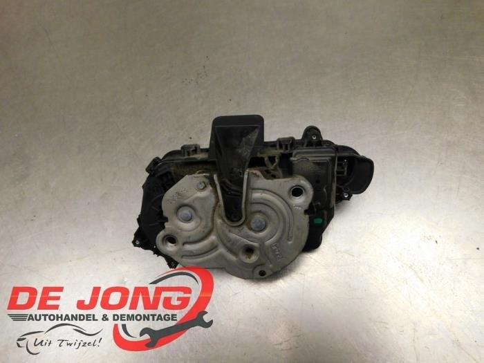 Serrure portière mécanique 4portes arrière droite d'un Vo, Volkswagen, -, 3 mois de garantie, Utilisé