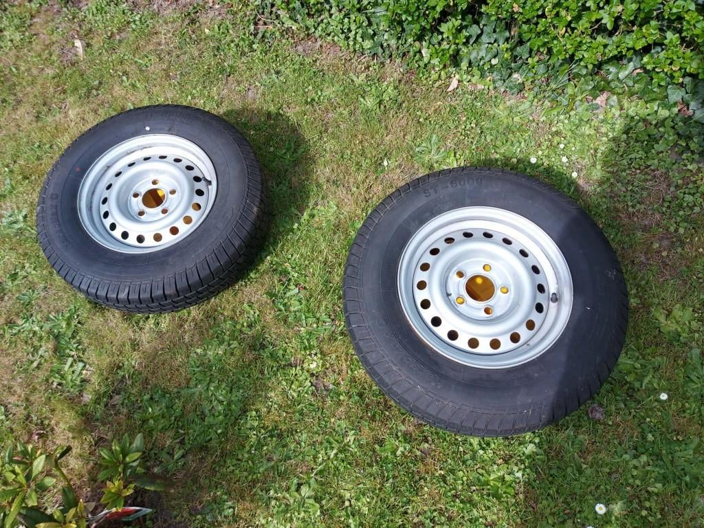 Deux jantes et deux pneus caravane ou motorhome, Particulier