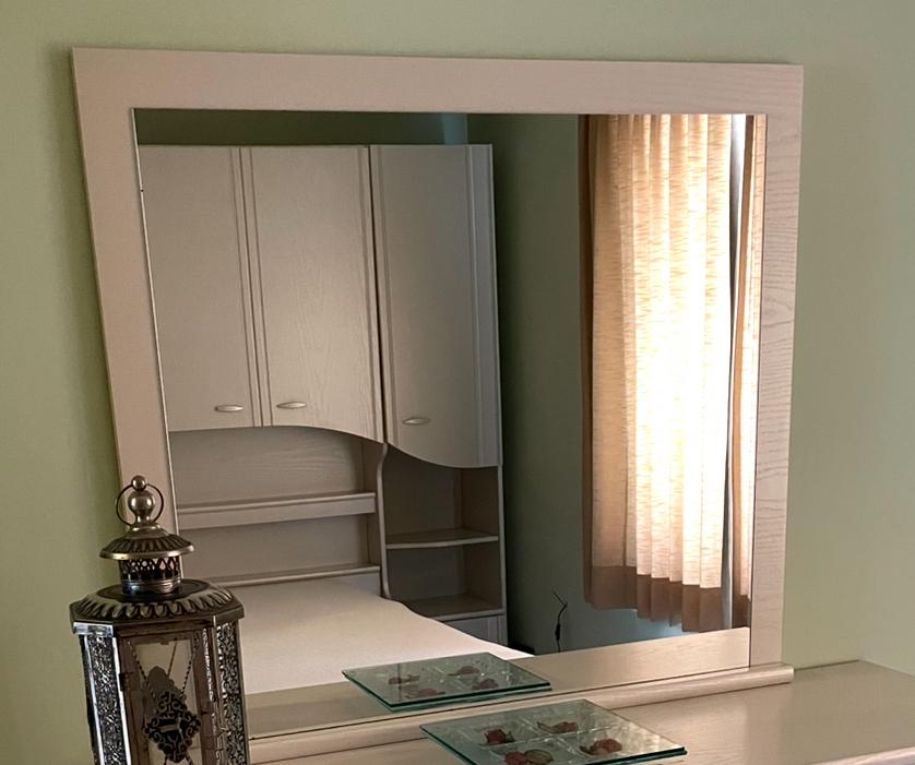 Stijlvolle spiegel 90 x 80 cm licht houten frame als nieuw, Ophalen, Zo goed als nieuw