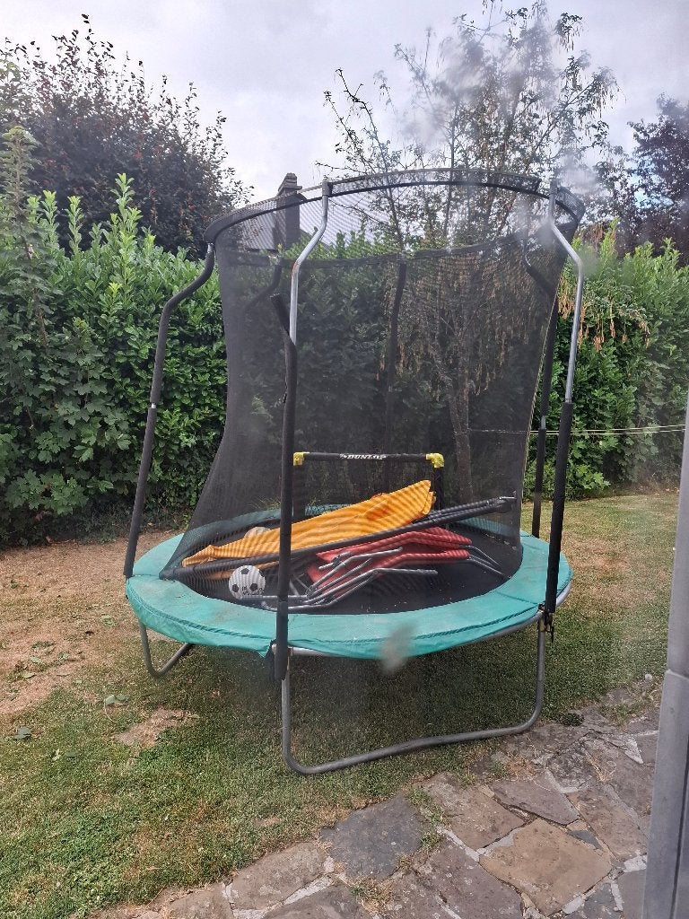 Trampoline a donner, Ophalen