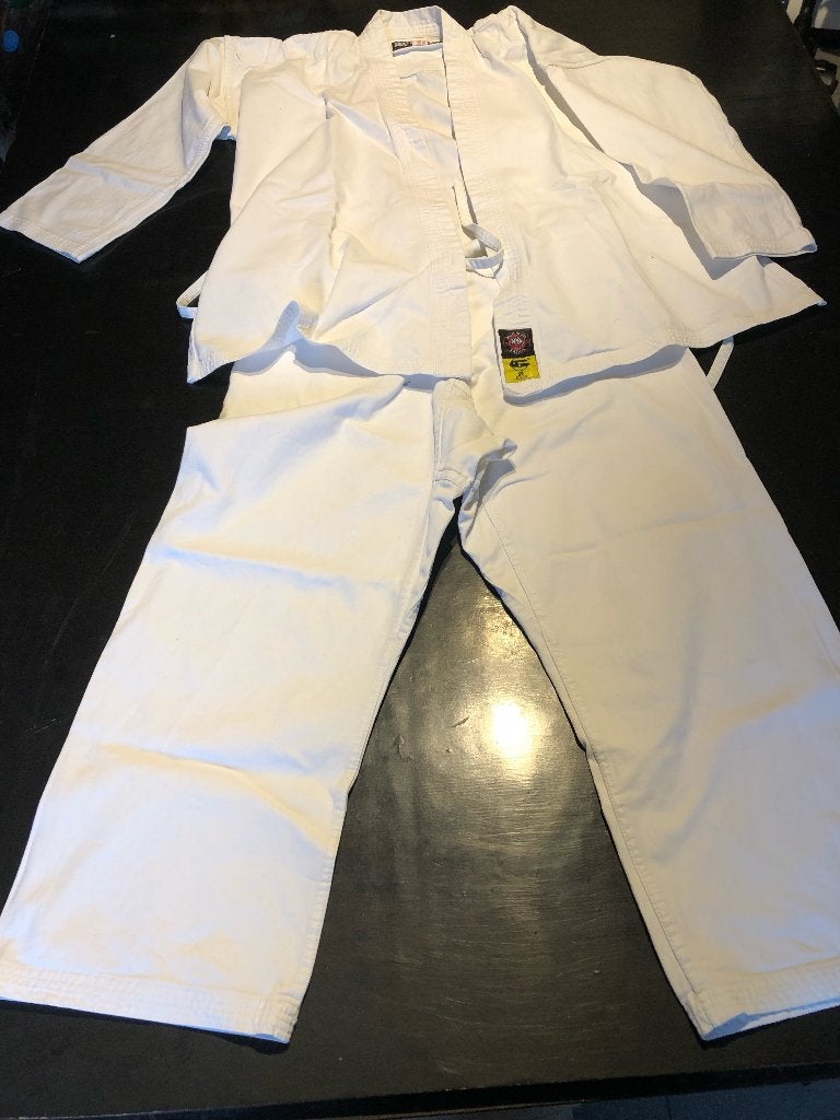 KARATE pak, Sports & Fitness, Sports de combat & Self-défense, Comme neuf, Taille S, Karaté, Vêtements d'arts martiaux