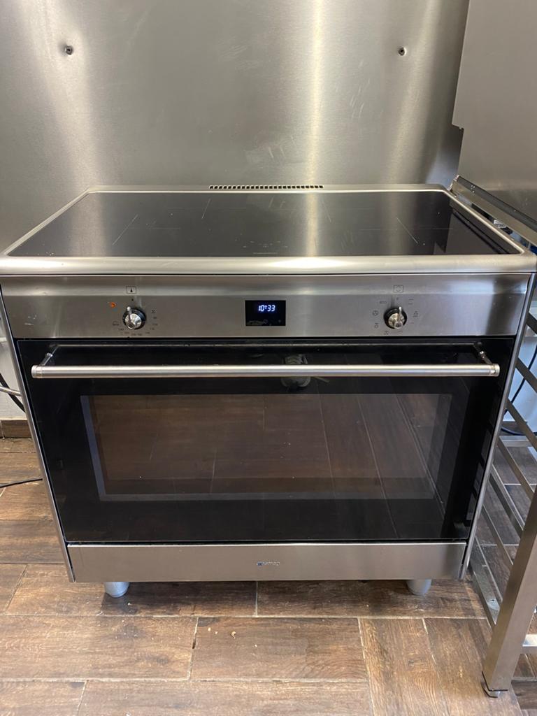 Cuisiniere Smeg a induction 90 de large, Electroménager, Fours, Enlèvement, Comme neuf, Smeg, Four