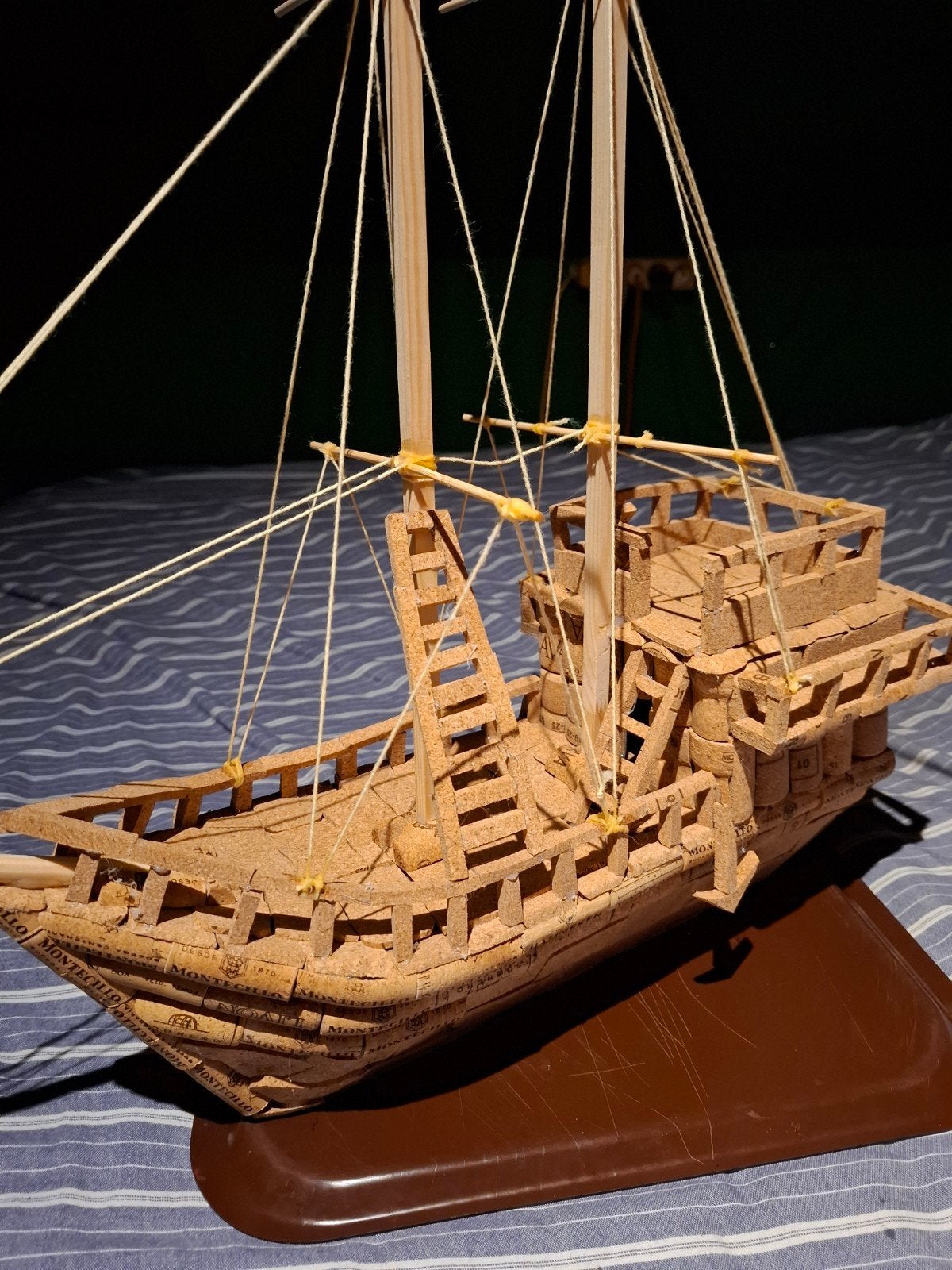 zijlboot gemaakt van wijnkurk, Enlèvement
