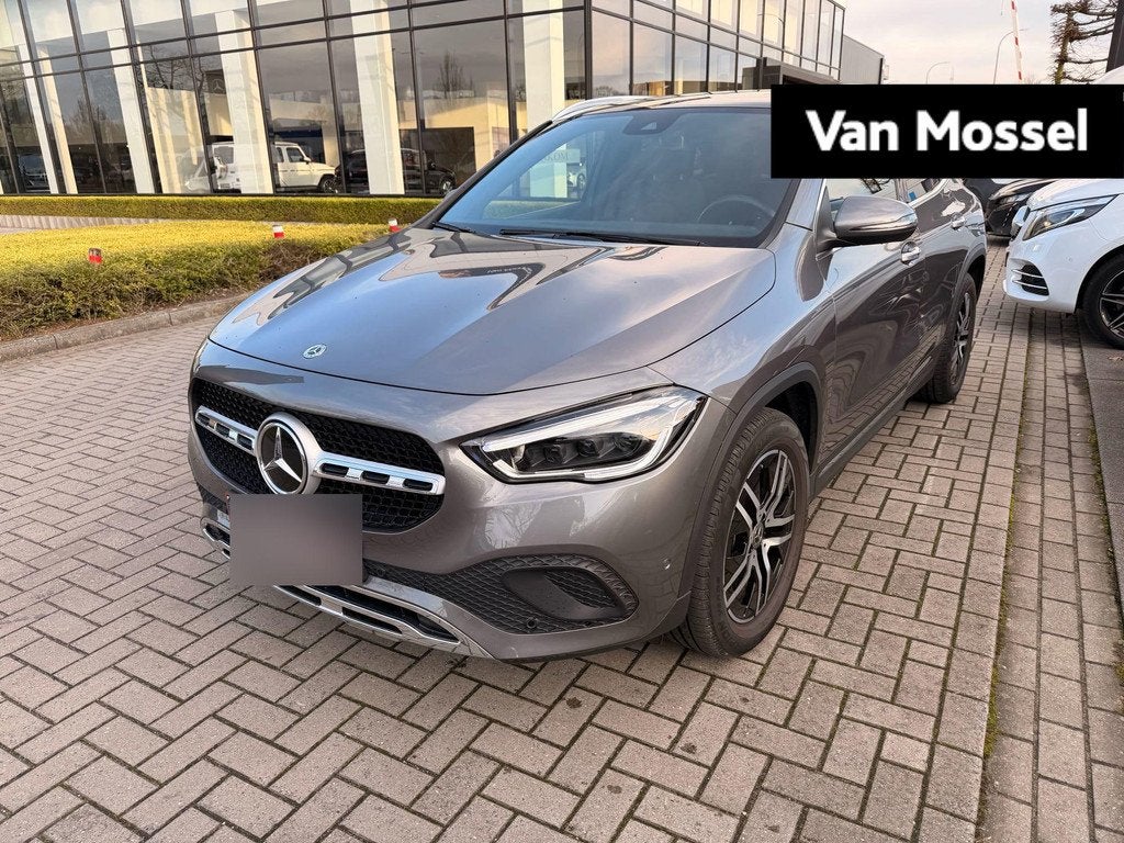 Mercedes-Benz GLA 200 Luxury Line + MULTIBEAM LED + PANO DAK, Electronic Stability Program (ESP), Argent ou Gris, Achat, 1800 kg