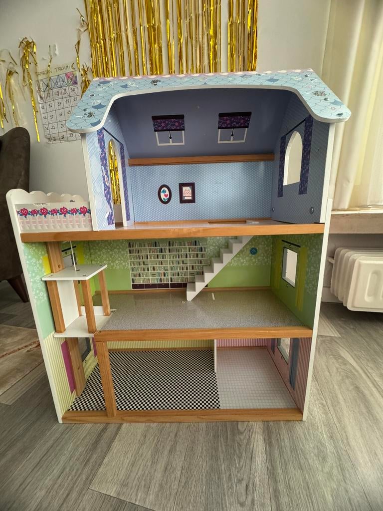 Poppenhuis hout + poppen en meubelen, Ophalen, Zo goed als nieuw, Poppenhuis