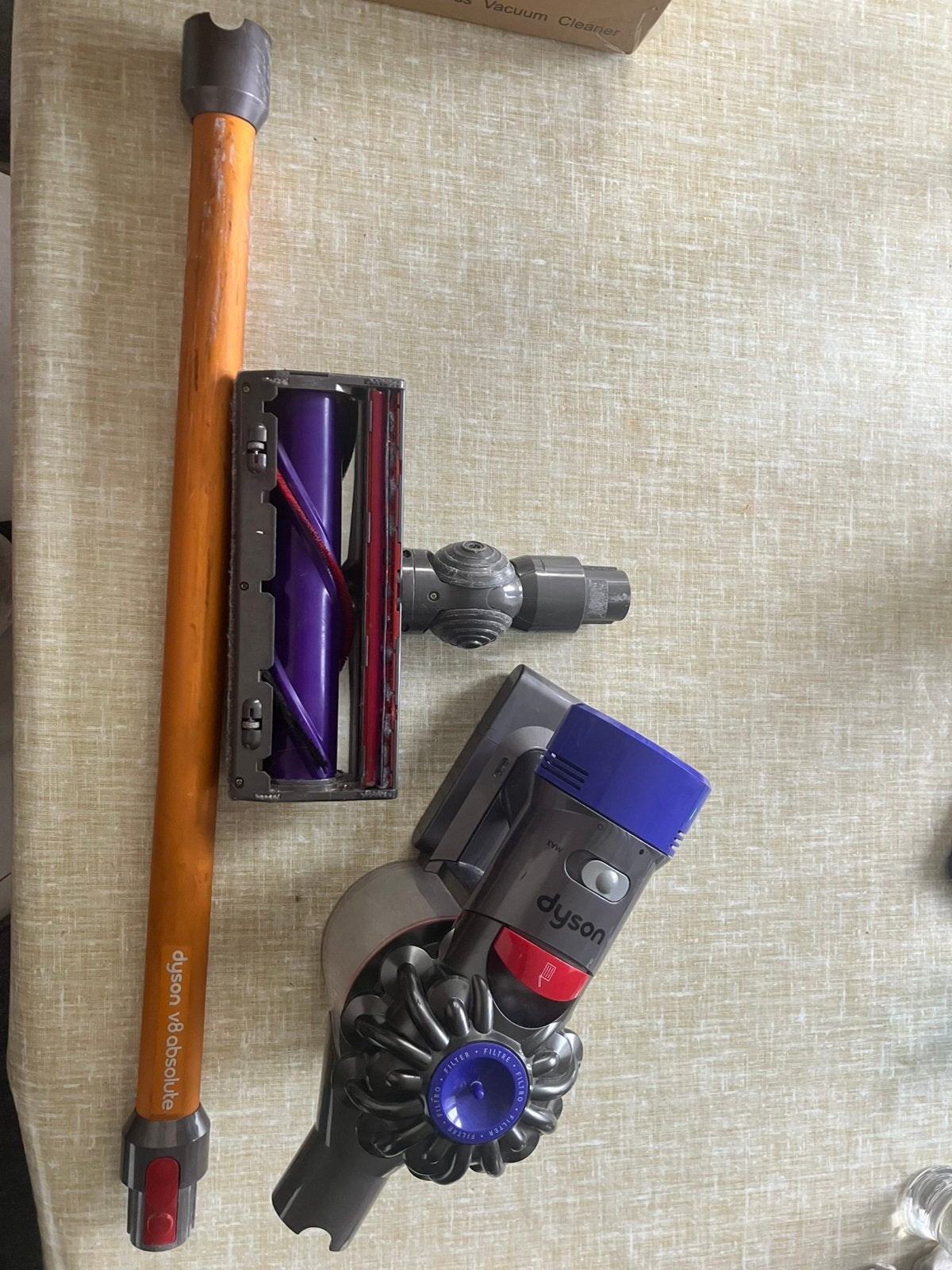 Dyson V8 voor onderdelen, Ophalen of Verzenden, Niet werkend, Reservoir, Steelstofzuiger