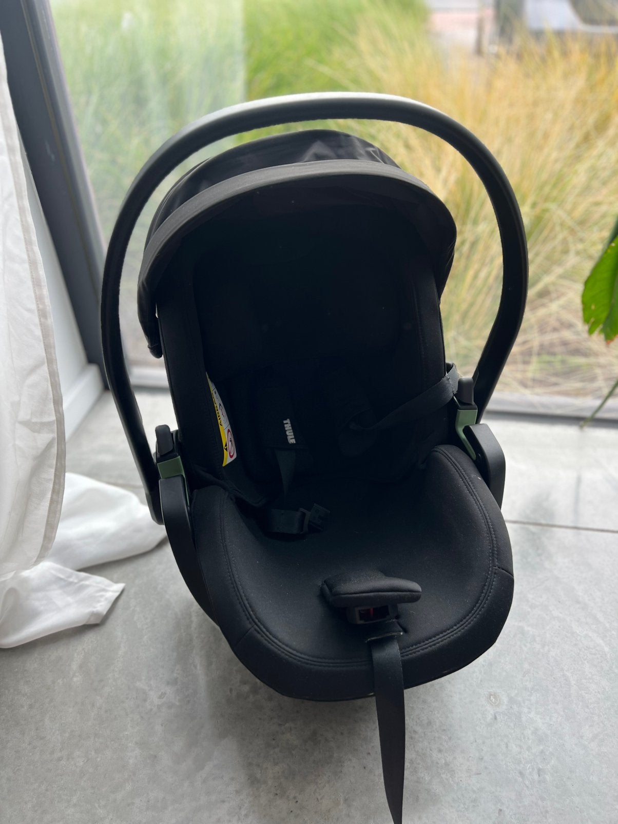 Thule autostoel 0+ & bijhorende isofix, Kinderen en Baby's, Autostoeltjes, Ophalen, Zo goed als nieuw, Isofix