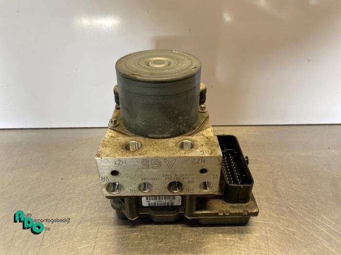 ABS Pomp van een Opel Corsa (Corsa D 07-), Auto-onderdelen, Gebruikt, -, -, Opel