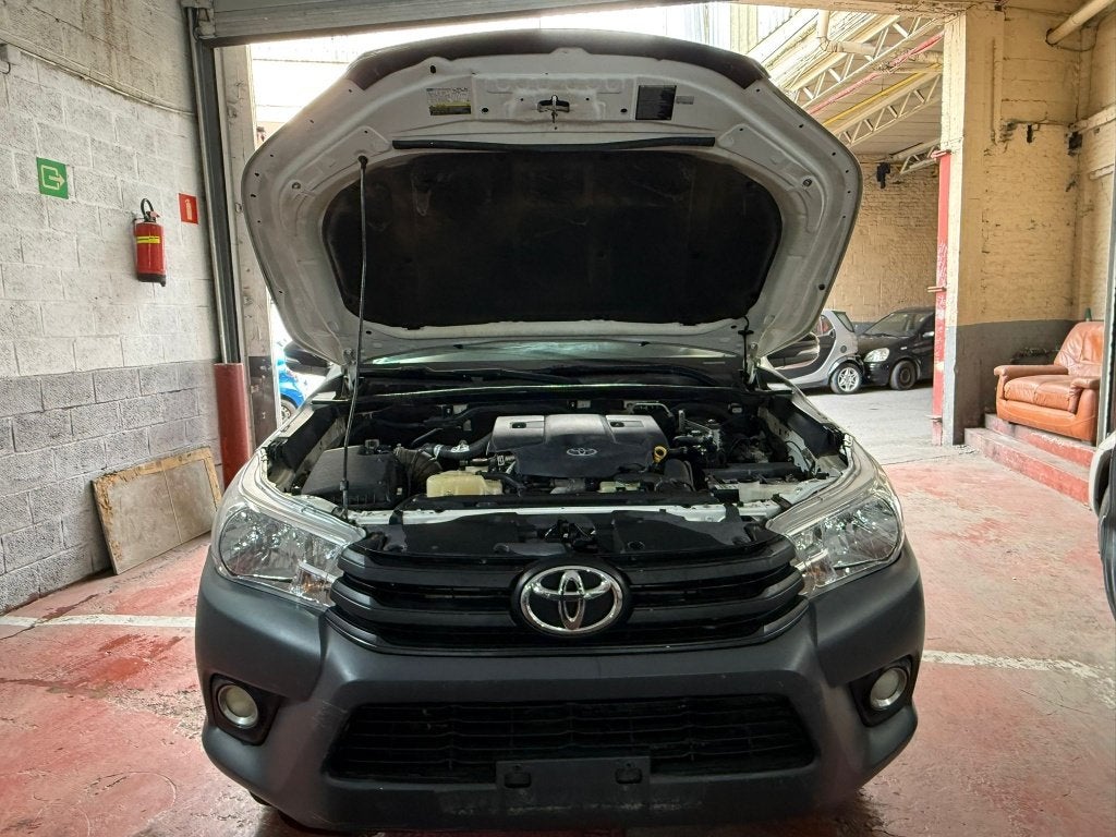 Toyota Hilux Excellent, Achat, 2393 cm³, Boîte manuelle, Noir